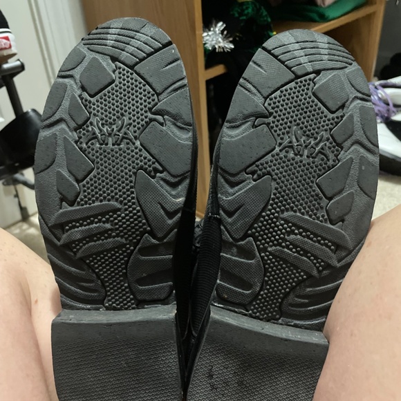 Verrilas Monolith Boots, size 7 - Picture 2 of 3